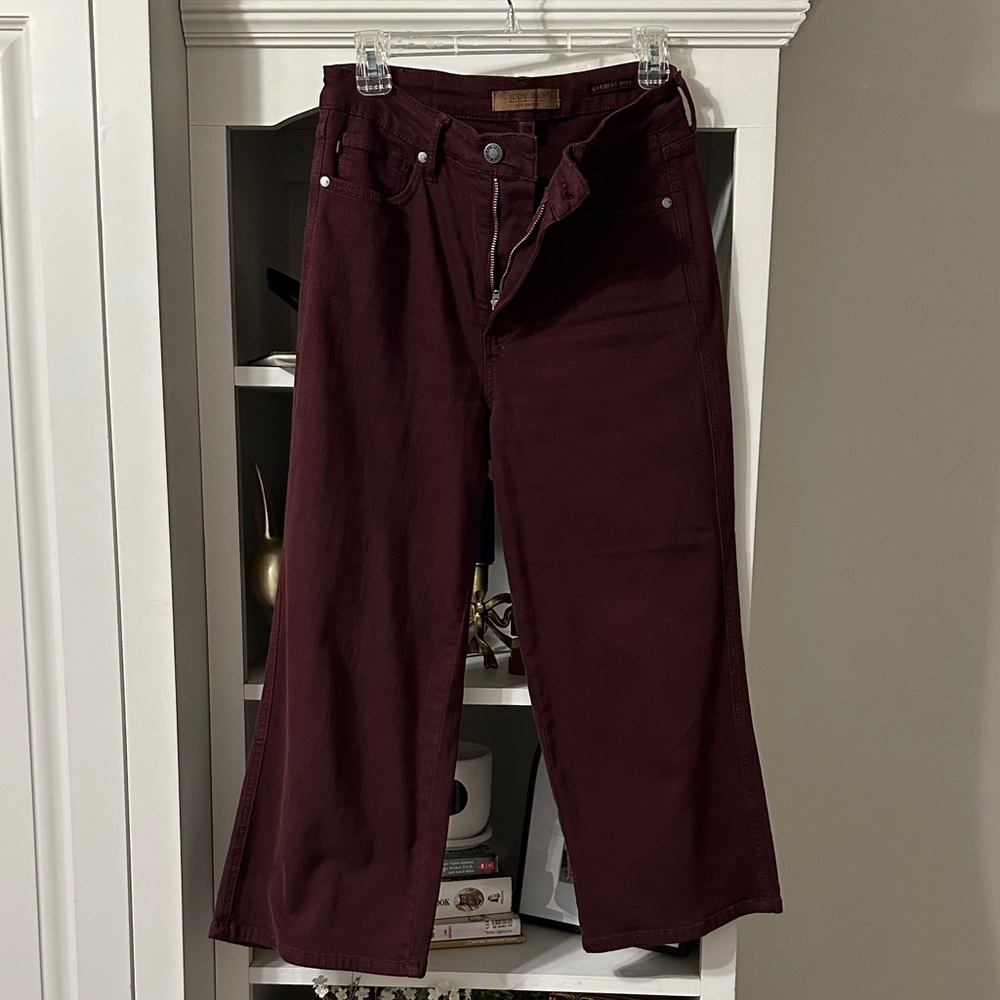 Women’s wide legged Burgundy cropped Jeans